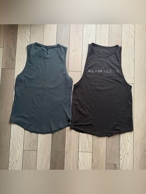 Alphalete Black and Grey Scoop Neck Performance Bundle Tanks size XS